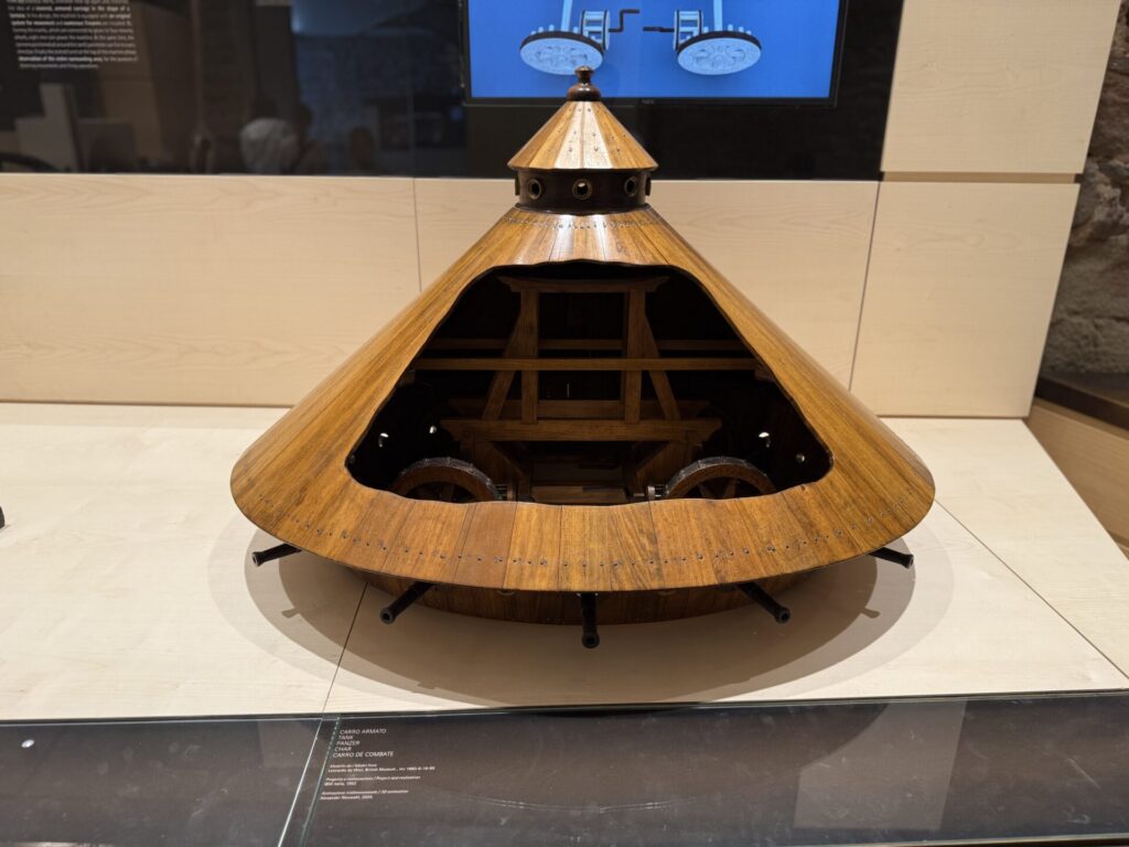 戦車模型(Carro Armato)― ダ・ヴィンチが構想した戦車の復元模型。筋肉や関節の力学を応用した発想が感じられる。